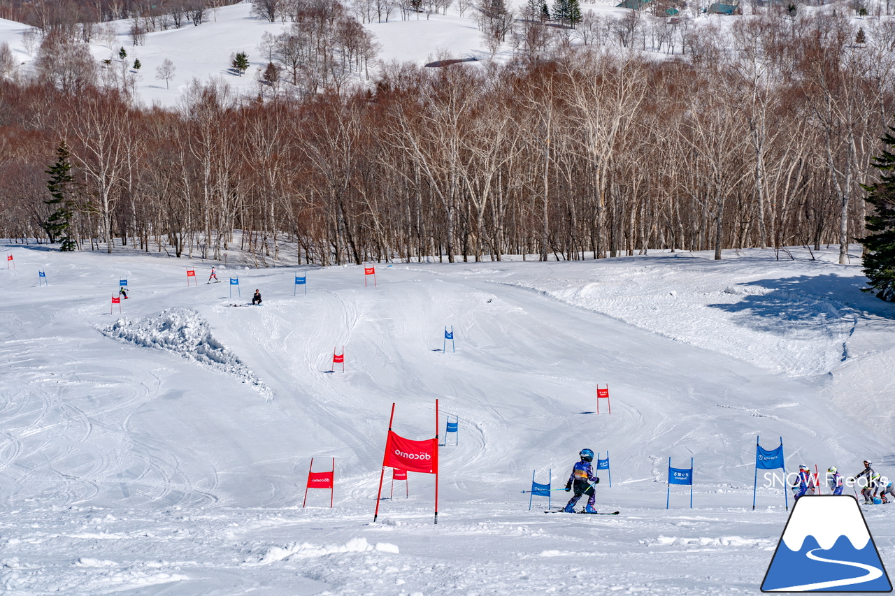 朝里川温泉スキー場｜豊富な残雪のおかげで、4月10日（日）まで営業延長中！日本海を眺めながら、のんびり春スキー＆スノーボードを楽しみましょう♪